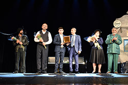  5 İyun 2023-cü il Şəki Dövlət Dram Teatrının yaradıcı kollektivi “21:15 qatarı” əsərini təqdim edib.